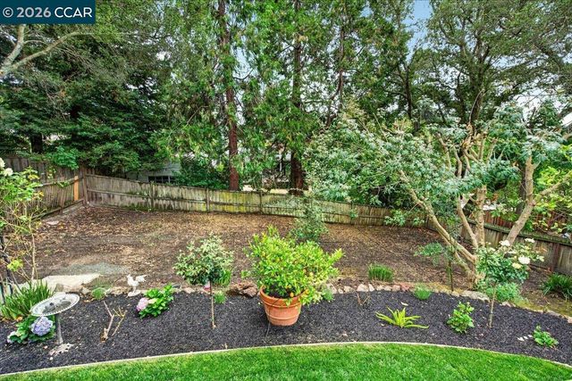 24 Las Vegas Rd, Orinda, CA 94563
