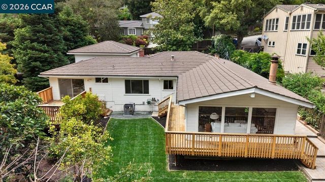 24 Las Vegas Rd, Orinda, CA 94563