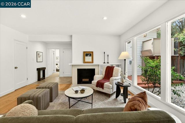 24 Las Vegas Rd, Orinda, CA 94563