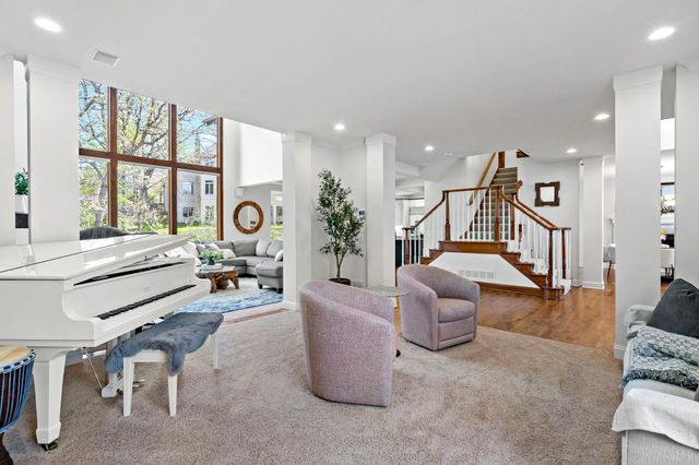 1504 Summit Oaks Court, Burnsville, MN 55337
