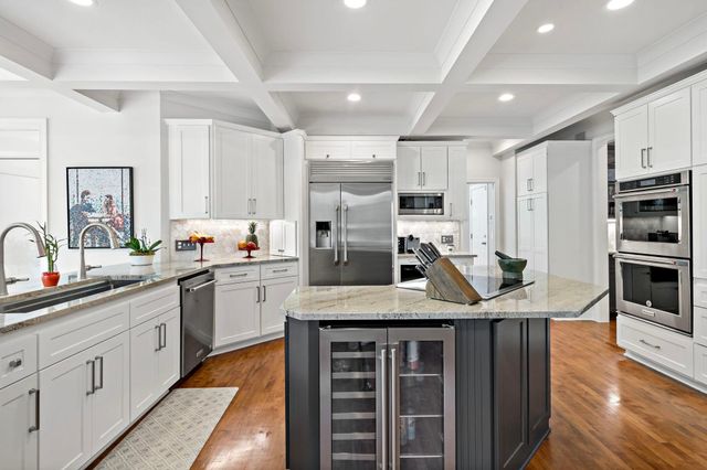 1504 Summit Oaks Court, Burnsville, MN 55337