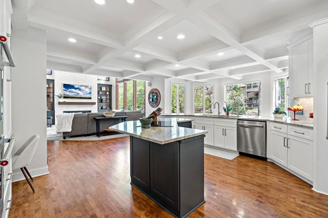 1504 Summit Oaks Court, Burnsville, MN 55337