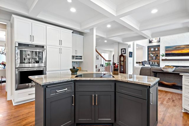 1504 Summit Oaks Court, Burnsville, MN 55337
