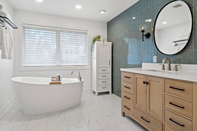 1504 Summit Oaks Court, Burnsville, MN 55337