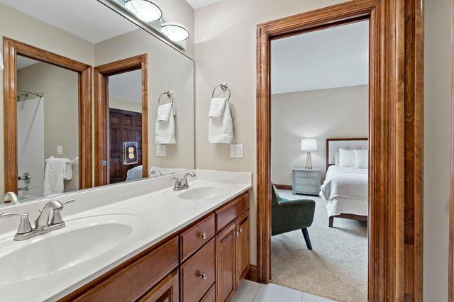 1504 Summit Oaks Court, Burnsville, MN 55337
