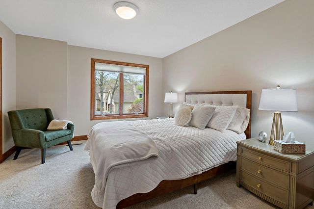 1504 Summit Oaks Court, Burnsville, MN 55337