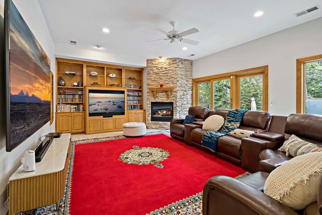 1504 Summit Oaks Court, Burnsville, MN 55337