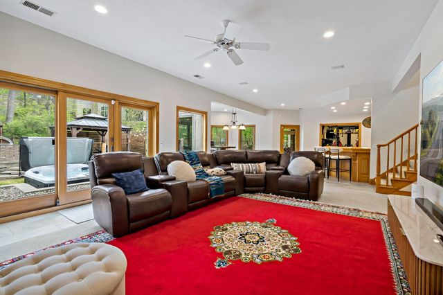 1504 Summit Oaks Court, Burnsville, MN 55337