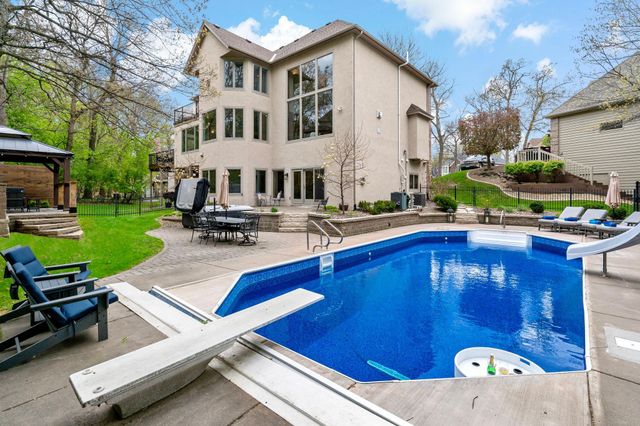 1504 Summit Oaks Court, Burnsville, MN 55337