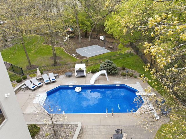 1504 Summit Oaks Court, Burnsville, MN 55337