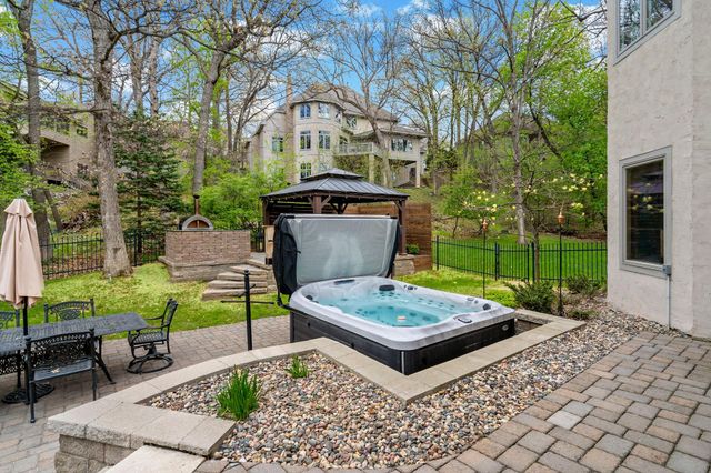 1504 Summit Oaks Court, Burnsville, MN 55337
