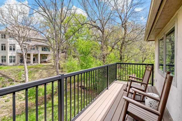 1504 Summit Oaks Court, Burnsville, MN 55337