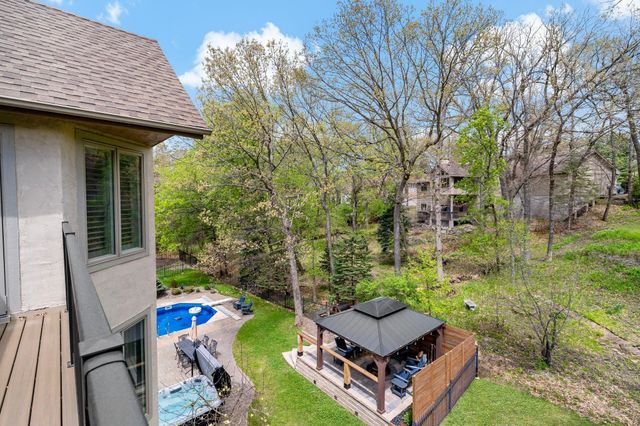 1504 Summit Oaks Court, Burnsville, MN 55337