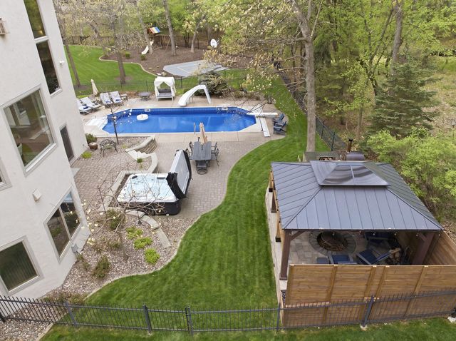 1504 Summit Oaks Court, Burnsville, MN 55337