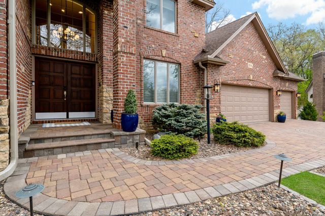1504 Summit Oaks Court, Burnsville, MN 55337