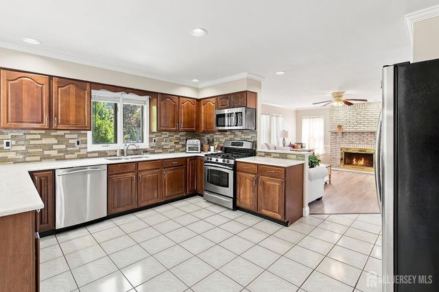 41 High Pointe Way, Old Bridge, NJ 07747