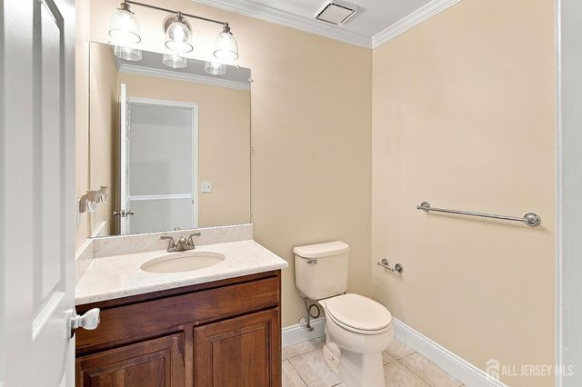 41 High Pointe Way, Old Bridge, NJ 07747