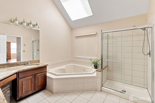 41 High Pointe Way, Old Bridge, NJ 07747
