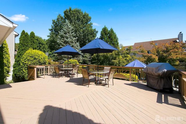 41 High Pointe Way, Old Bridge, NJ 07747