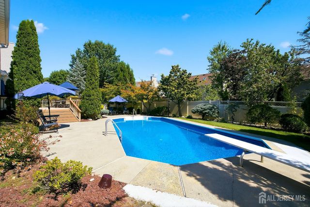41 High Pointe Way, Old Bridge, NJ 07747