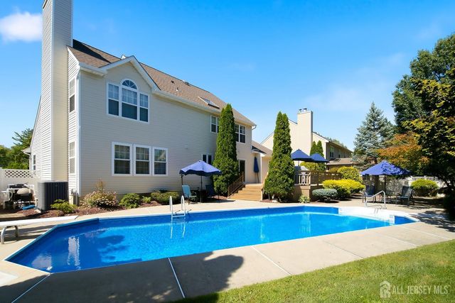 41 High Pointe Way, Old Bridge, NJ 07747