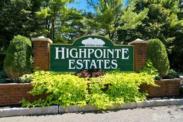 41 High Pointe Way, Old Bridge, NJ 07747