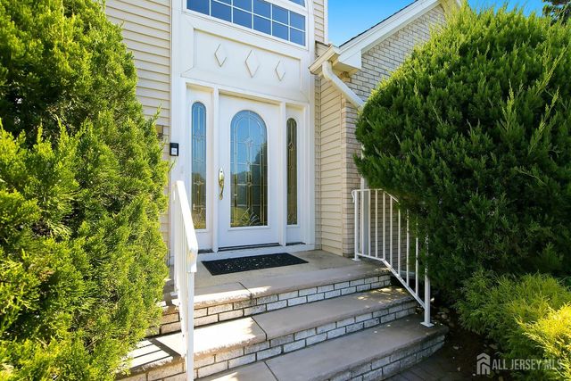41 High Pointe Way, Old Bridge, NJ 07747