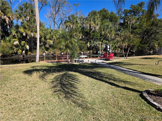 10039 W Halls River Road, Homosassa, FL 34448