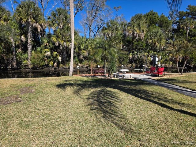 10039 W Halls River Road, Homosassa, FL 34448