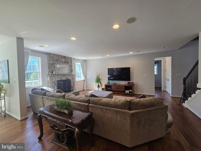 8091 SIDE HILL DR, Warrenton, VA 20187