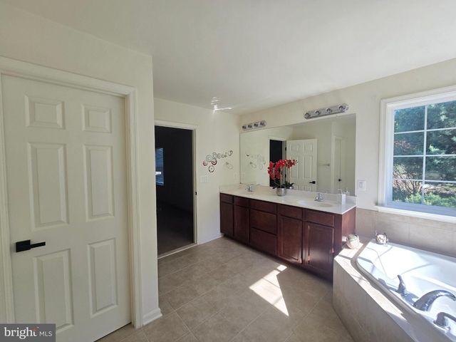8091 SIDE HILL DR, Warrenton, VA 20187