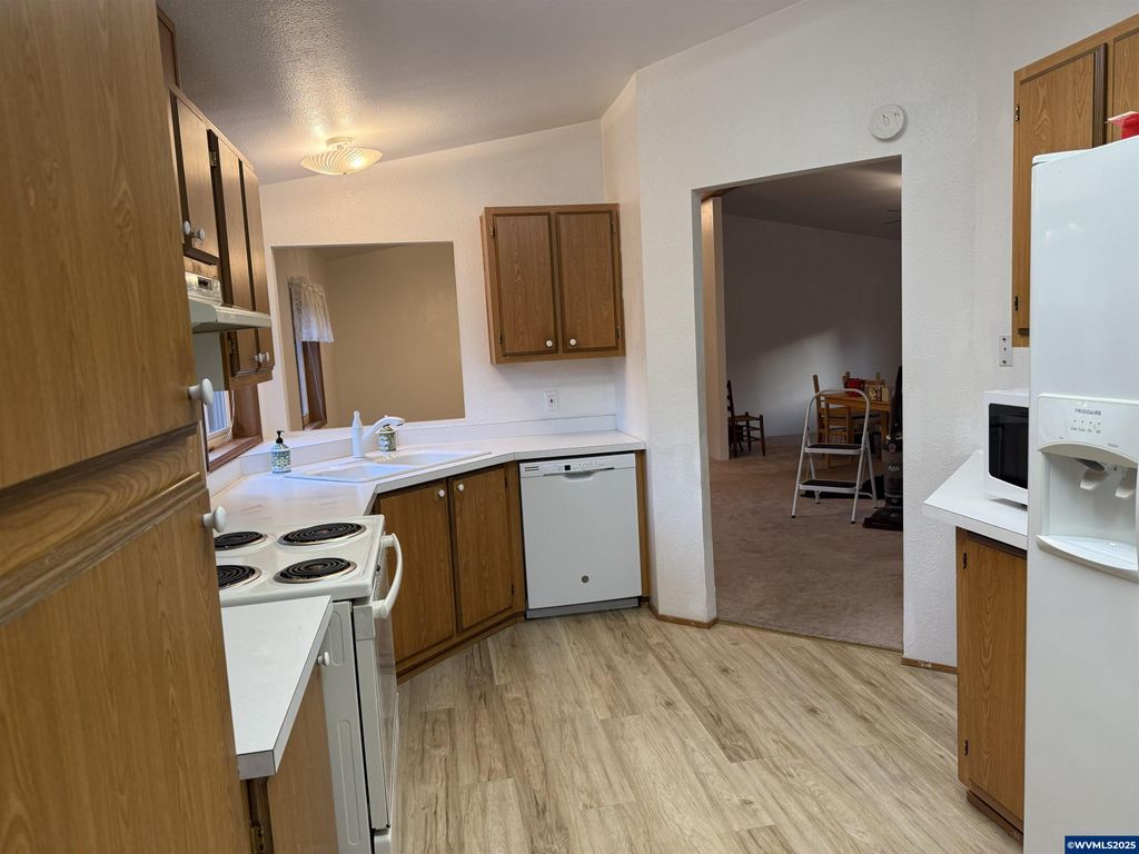 Image 12 of property listing at 1533 Fern Ridge (#20) Rd SE 20, Stayton, OR 97383