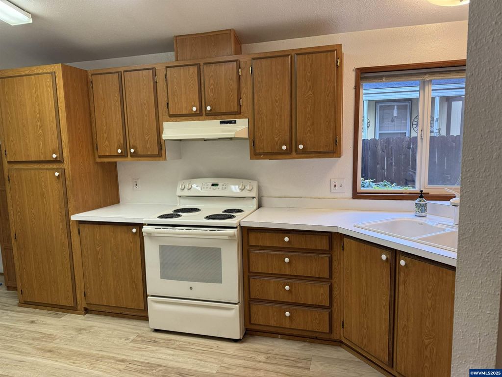 Image 17 of property listing at 1533 Fern Ridge (#20) Rd SE 20, Stayton, OR 97383