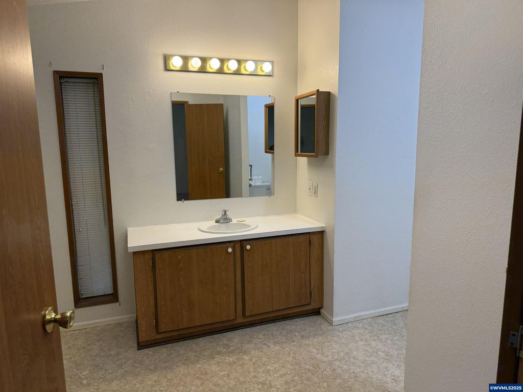 Image 23 of property listing at 1533 Fern Ridge (#20) Rd SE 20, Stayton, OR 97383