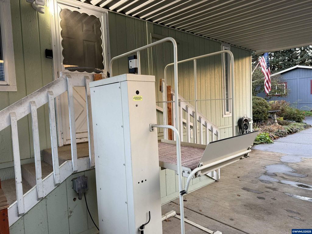 Image 4 of property listing at 1533 Fern Ridge (#20) Rd SE 20, Stayton, OR 97383