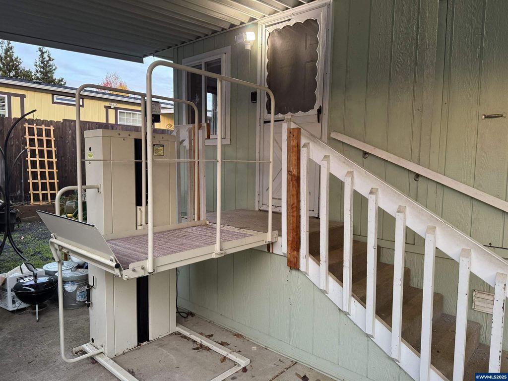 Image 5 of property listing at 1533 Fern Ridge (#20) Rd SE 20, Stayton, OR 97383