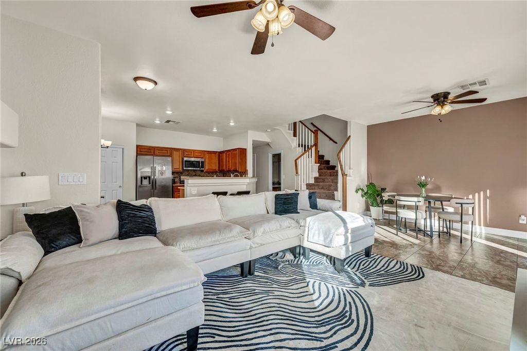 Image 10 of property listing at 8825 Traveling Breeze Avenue 102, Las Vegas, NV 89178