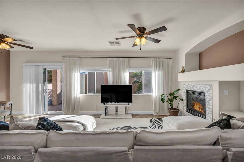 Image 12 of property listing at 8825 Traveling Breeze Avenue 102, Las Vegas, NV 89178