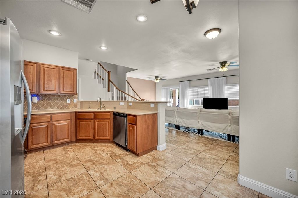 Image 18 of property listing at 8825 Traveling Breeze Avenue 102, Las Vegas, NV 89178
