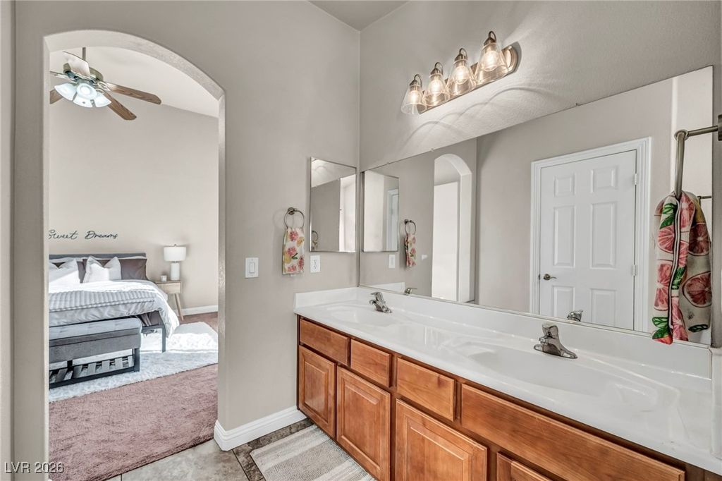 Image 24 of property listing at 8825 Traveling Breeze Avenue 102, Las Vegas, NV 89178