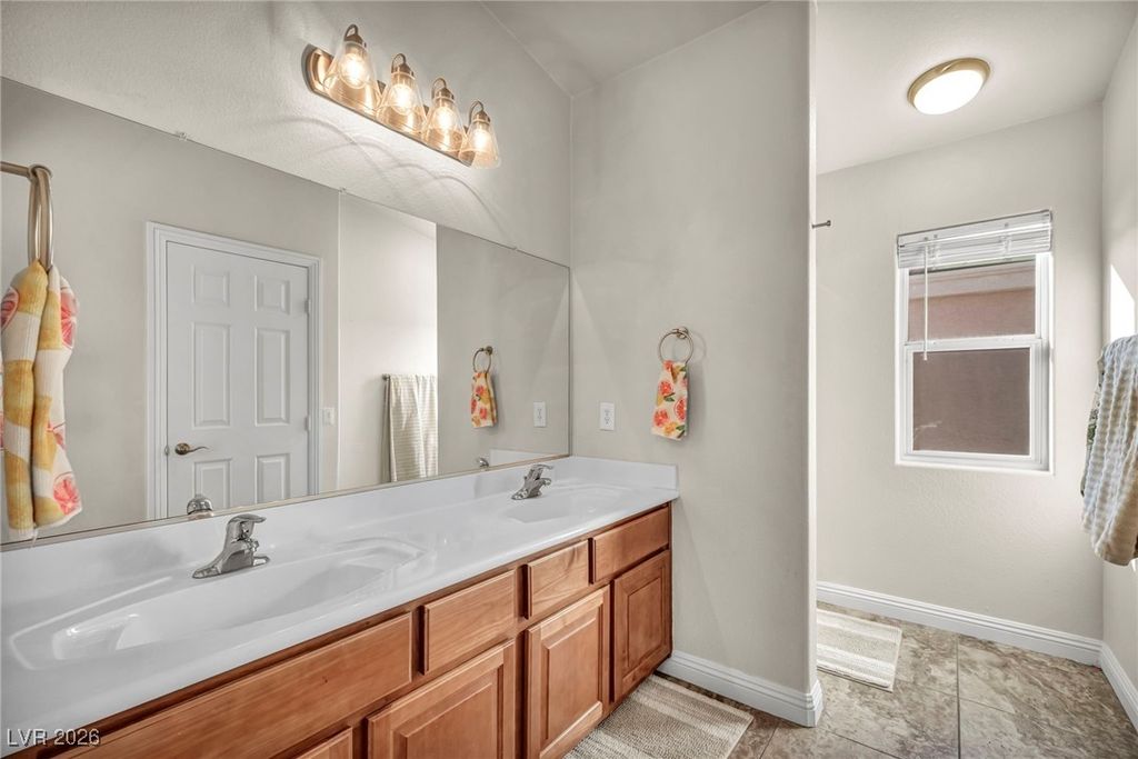 Image 29 of property listing at 8825 Traveling Breeze Avenue 102, Las Vegas, NV 89178