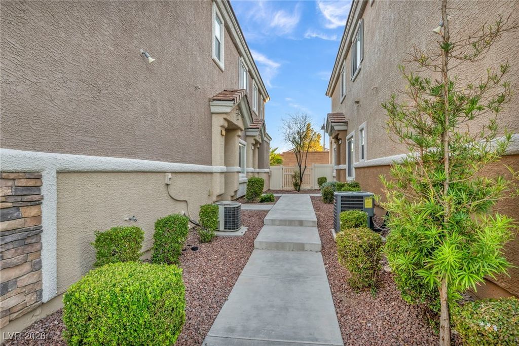Image 31 of property listing at 8825 Traveling Breeze Avenue 102, Las Vegas, NV 89178
