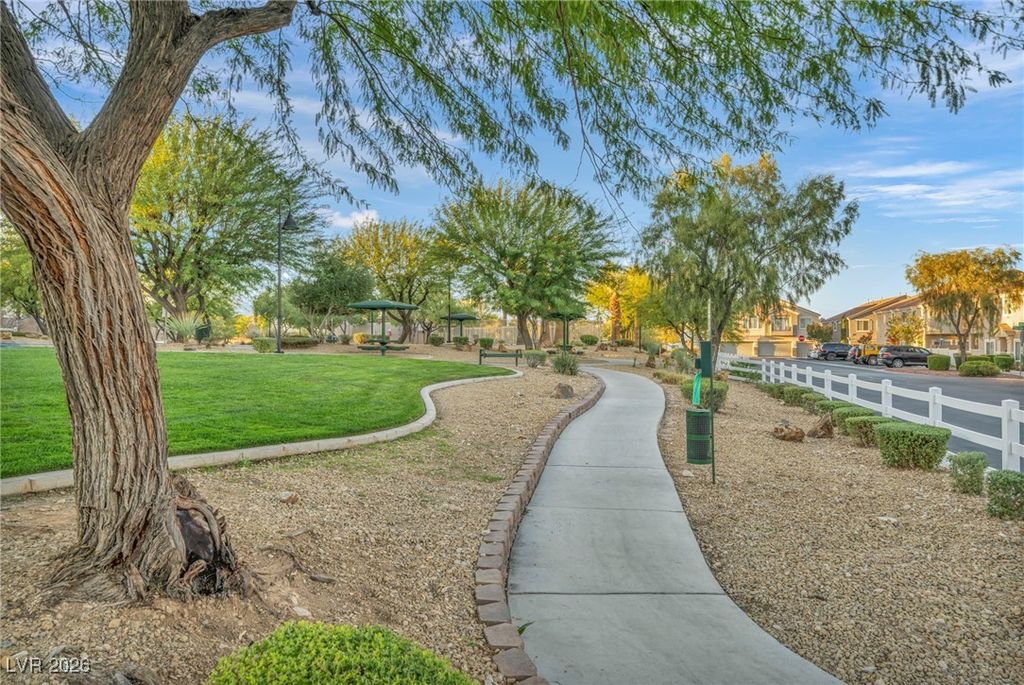 Image 33 of property listing at 8825 Traveling Breeze Avenue 102, Las Vegas, NV 89178