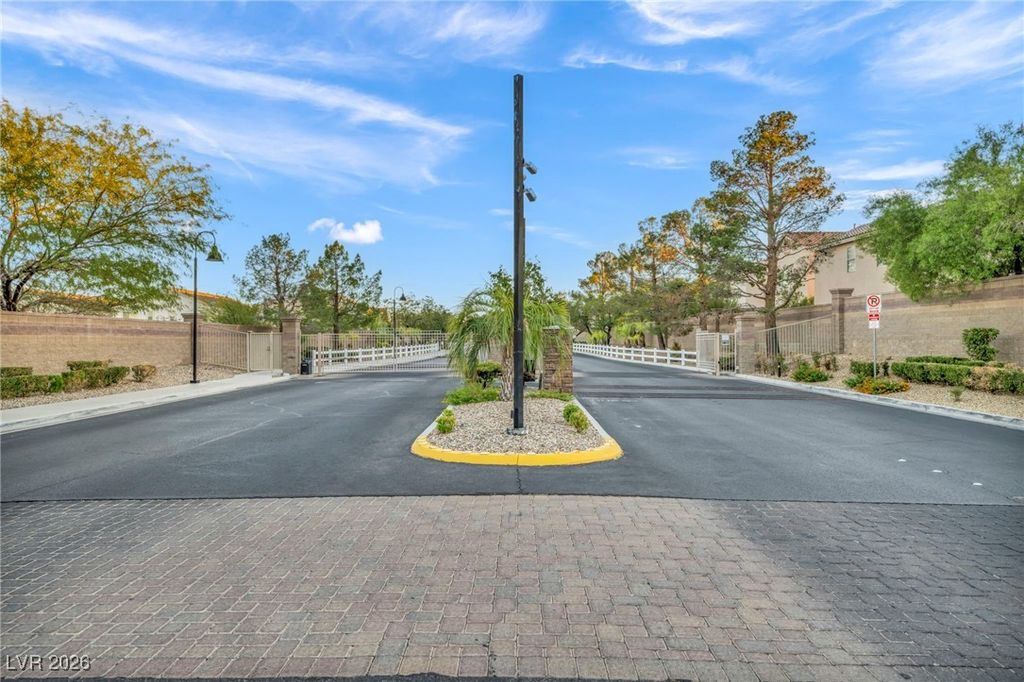 Image 35 of property listing at 8825 Traveling Breeze Avenue 102, Las Vegas, NV 89178
