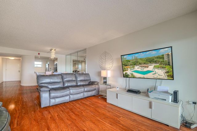 3930 Inverrary Boulevard 703-d, Lauderhill, FL 33319