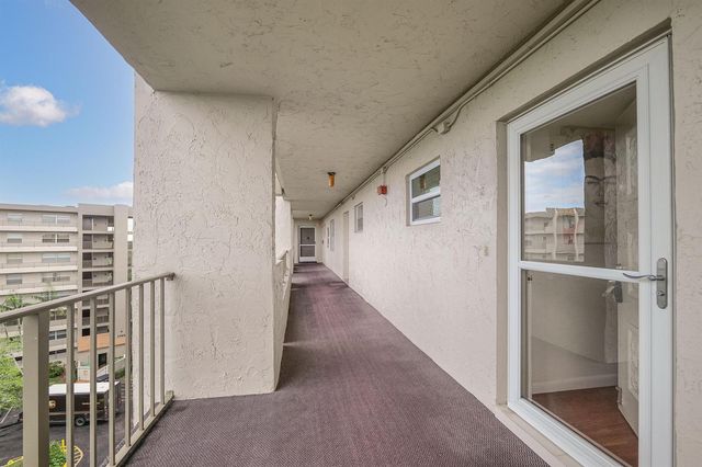 3930 Inverrary Boulevard 703-d, Lauderhill, FL 33319