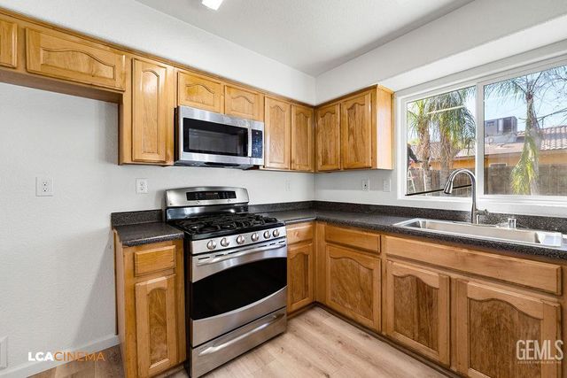 805 Price Street, Mc Farland, CA 93250