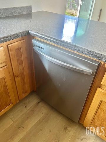 805 Price Street, Mc Farland, CA 93250