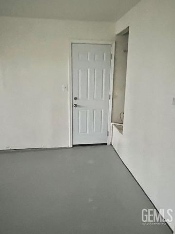 805 Price Street, Mc Farland, CA 93250