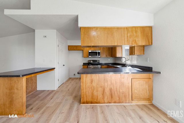 805 Price Street, Mc Farland, CA 93250